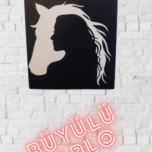 At ve Kadın temalı dekor