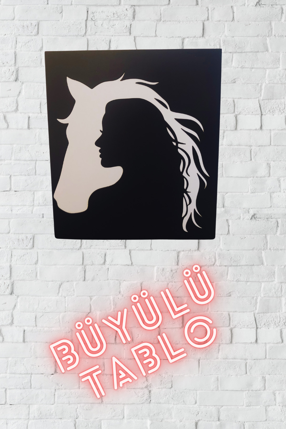 At ve Kadın temalı dekor